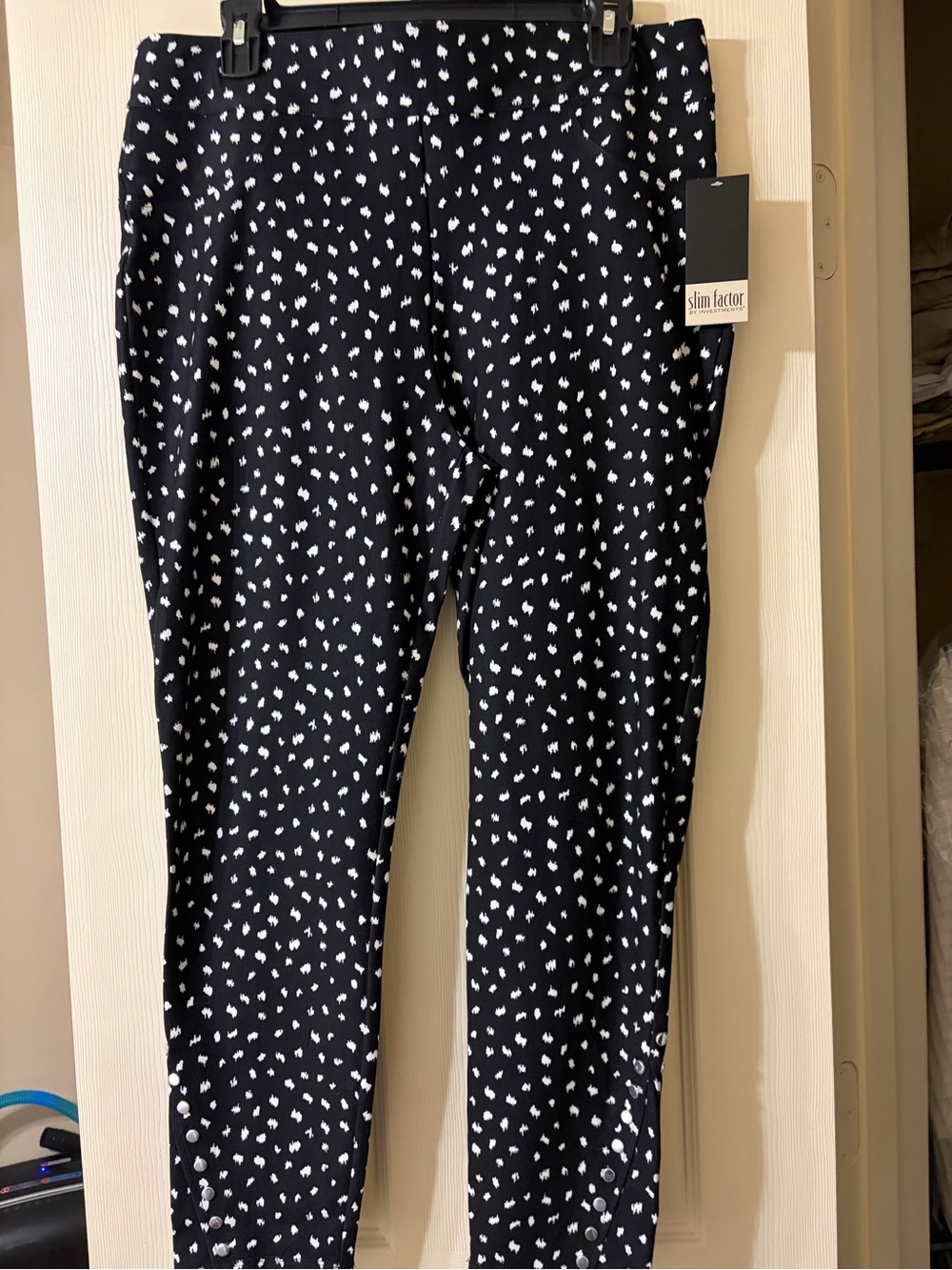 Investments Black & White Printed Capris
